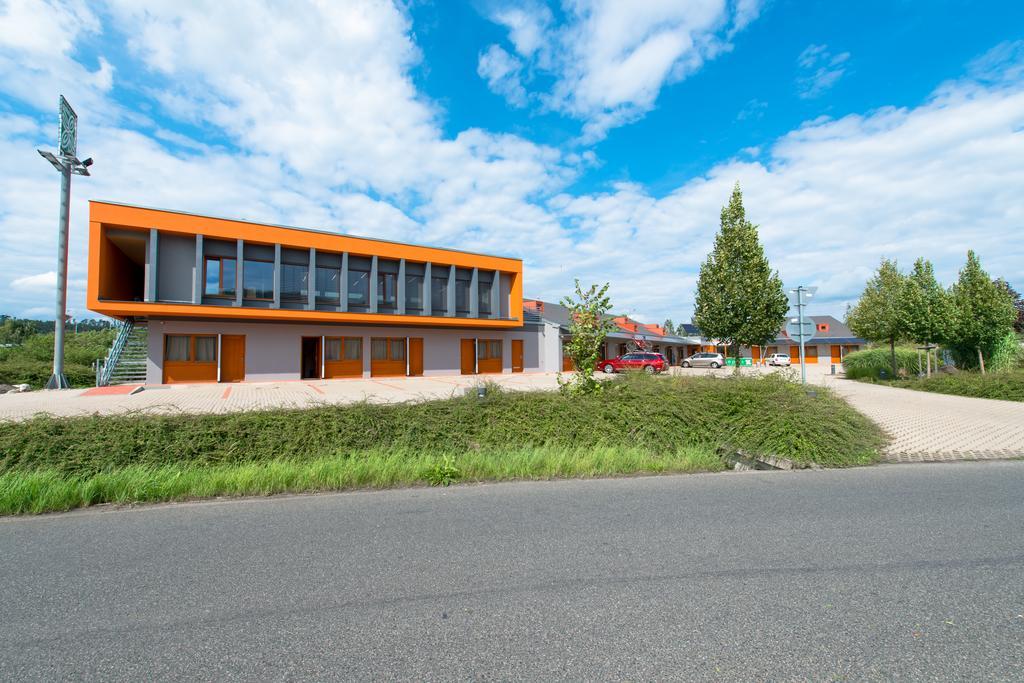 Motel Jetel Kraluv Dvur Экстерьер фото